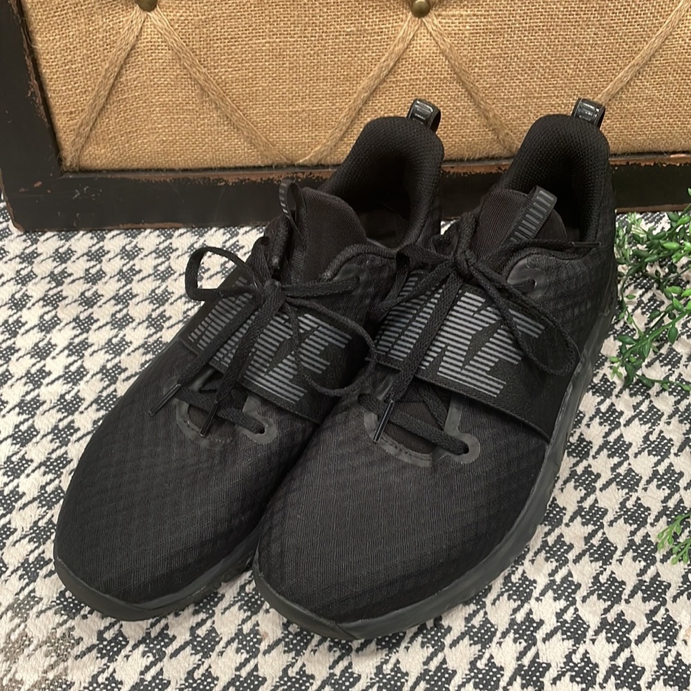 Nike shoes - Picture 11 of 13